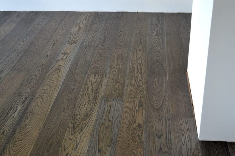 Dřevěná podlaha Exclusive floors Dub eben elegant