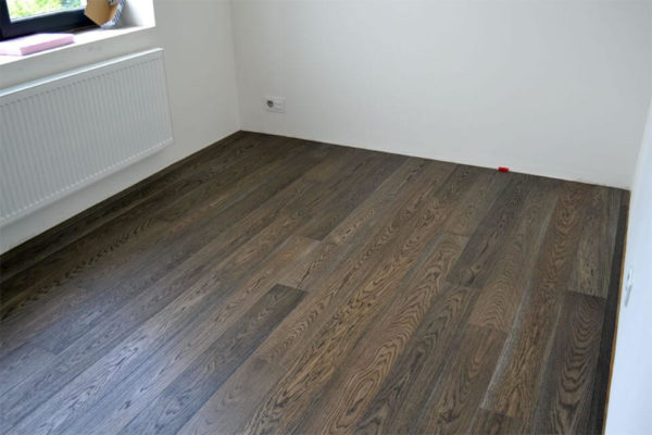 Dřevěná podlaha Exclusive floors Dub eben elegant