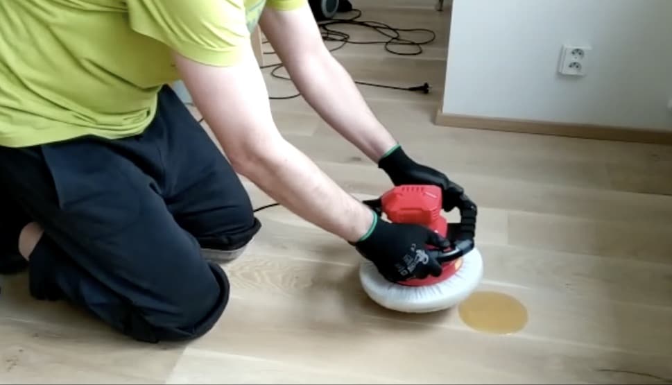 Jak snadno naolejovat podlahu