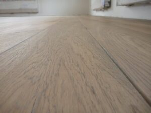 Dřevěná podlaha Dub rustic s ručně aplikovaným barevným olejem. – fotka 2 z realizace Exclusive Floors