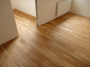 Exclusive floors dřevěná podlaha Manhattan pro moderní i klasické interiéry. Podlaha má povrch ošetřený skvrnám a vod… –…