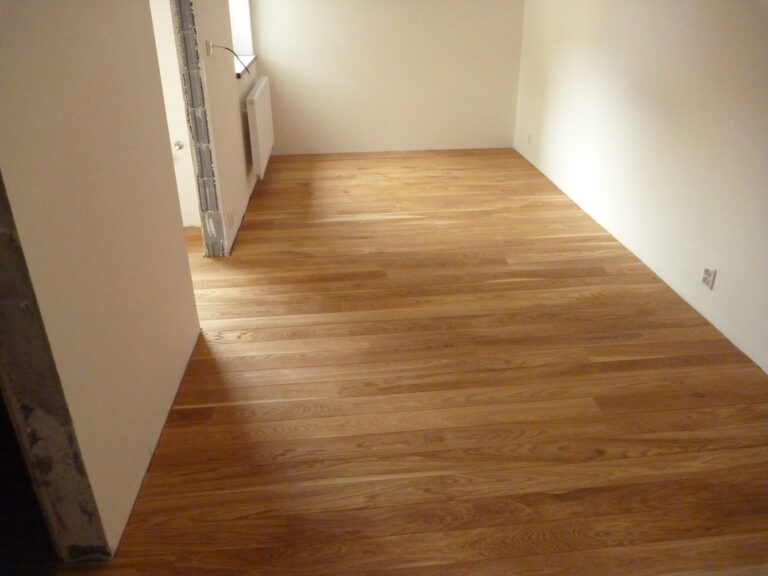 Exclusive floors dřevěná podlaha Manhattan pro moderní i klasické interiéry. Podlaha má povrch ošetřený skvrnám a vod… –…
