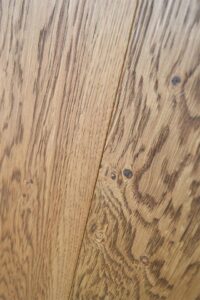 Exclusive floors Bergen s medově hnědým odstínem je velice  oblíbený dekor. U kartáčovaného provedení je povrch mecha…