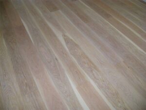 Exclusive floors – dřevěná masivní podlaha Bronx s povrchovou vodě odolnou úpravou. Vhodná do bytu, domku, nebo…