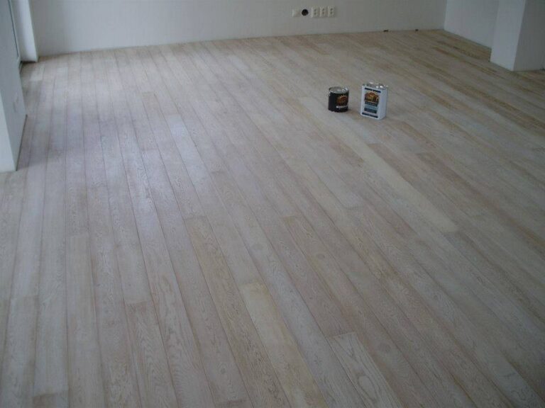 Dřevěná podlaha Alberg – povrch olejovaný voděodolným zátěžovým olejem. – realizace podlahy Exclusive Floors