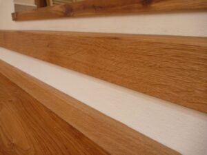 Dubová podlaha kartáčovaná Exclusive floors Natural s úpravou voděodolným tungovým olejem Clear Seal, který zvýrazní … –…