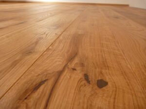 Dubová podlaha kartáčovaná Exclusive floors Natural s úpravou voděodolným tungovým olejem Clear Seal, který zvýrazní … –…