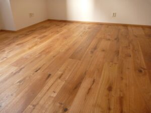 Dubová podlaha kartáčovaná Exclusive floors Natural s úpravou voděodolným tungovým olejem Clear Seal, který zvýrazní … –…