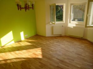 Realizace Exclusive floors – dřevěná podlaha Dub Natural je ekonomickou variantou, cenově srovnatelná s laminátovou p…