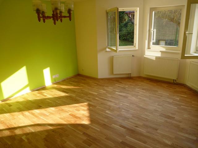 Realizace Exclusive floors – dřevěná podlaha Dub Natural je ekonomickou variantou, cenově srovnatelná s laminátovou…