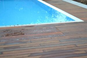 Brazilský ořech – IPÉ, nebo taky „železné dřevo” je nejkvalitnější a nejtvrdší dřevina pro exteriér – používá se kole… –…
