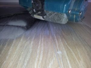 Co je u nás nového? Renovace dřevěných podlah kartáčováním. Bezprašné kartáčování odstraní staré nátěry na dřevěné po…