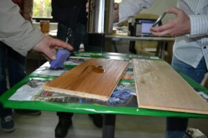 Minulý týden proběhla prezentace na které jsme předváděli vlastnosti podlahových olejů American wood oil. Každý si mo… –…