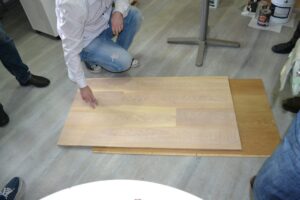 Minulý týden proběhla prezentace na které jsme předváděli vlastnosti podlahových olejů American wood oil. Každý si mo… –…