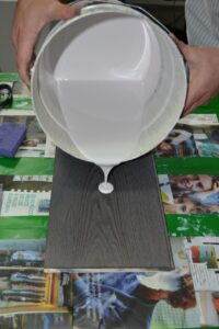 Minulý týden proběhla prezentace na které jsme předváděli vlastnosti podlahových olejů American wood oil. Každý si mo… –…