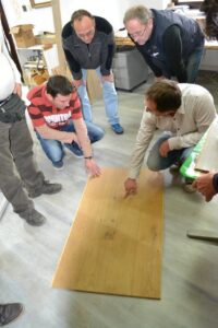 Minulý týden proběhla prezentace na které jsme předváděli vlastnosti podlahových olejů American wood oil. Každý si mo… –…