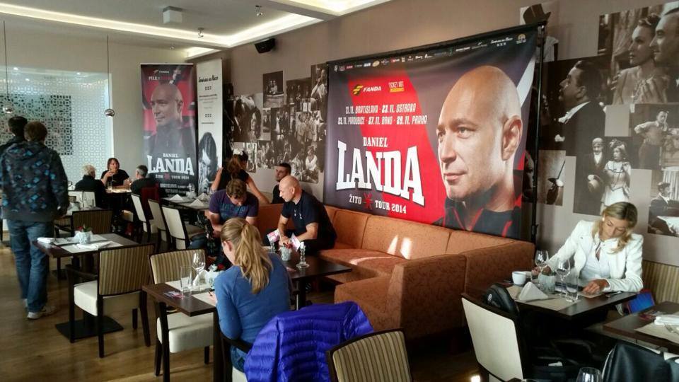Nová restaurace v centru Prahy Továrna na iluze https://www.facebook.com/tovarnanailuze a podlaha Exclusive floors- … –…