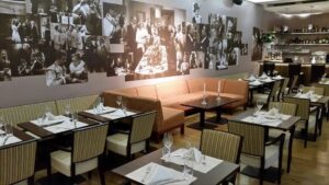 Nová restaurace v centru Prahy Továrna na iluze https://www.facebook.com/tovarnanailuze a podlaha Exclusive floors-  … –…