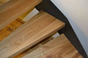 Exclusive floors – schody z dubu s povrchovou úpravou vodě odolným podlahovým olejem. – fotka 3 z realizace Exclusive…