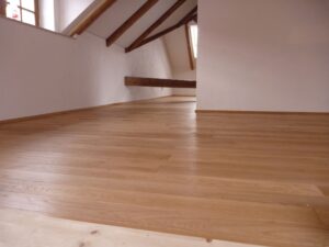 Realizace dřevěné podlahy Exclusive floors Dub světlý Elegant 190mm v RD v Děčíně. – fotka 5 z realizace Exclusive Floors