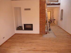 Realizace dřevěné podlahy Exclusive floors Dub světlý Elegant 190mm v RD v Děčíně. – fotka 9 z realizace Exclusive Floors