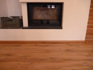 Realizace dřevěné podlahy Exclusive floors Dub světlý Elegant 190mm v RD v Děčíně. – fotka 7 z realizace Exclusive Floors