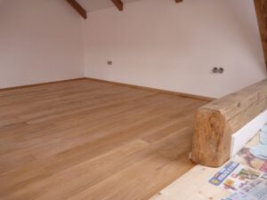 Realizace dřevěné podlahy Exclusive floors Dub světlý Elegant 190mm v RD v Děčíně. – fotka 13 z realizace Exclusive Floors