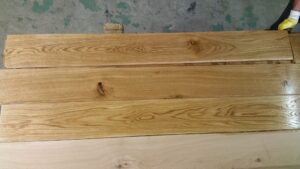 Příprava dřevěné podlahy Exclusive floors řady Natural, dub masiv kartáčovaný, šířka 180mm, tl 20mm, délka 600-2200mm… –…