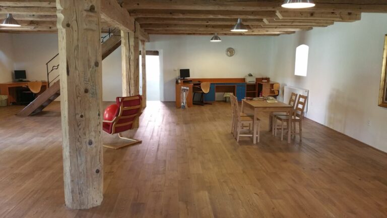 Dřevěná podlaha Exclusive floors Dub přírodní rustik s voděodolnou ochranou. Dřevěné podlahy máme skladem. Akční ceny… –…