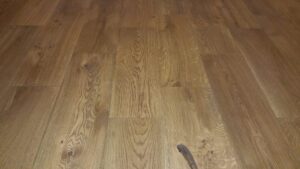 Dřevěná podlaha Exclusive floors Dub přírodní rustik s voděodolnou ochranou. Dřevěné podlahy máme skladem. Akční ceny… –…