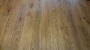 Dřevěná podlaha Exclusive floors Dub přírodní rustik s voděodolnou ochranou. Dřevěné podlahy máme skladem. Akční ceny… –…