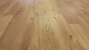 Dřevěná podlaha Exclusive floors Dub přírodní rustik s voděodolnou ochranou. Dřevěné podlahy máme skladem. Akční ceny… –…