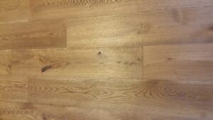 Dřevěná podlaha Exclusive floors Dub přírodní rustik s voděodolnou ochranou. Dřevěné podlahy máme skladem. Akční ceny… –…