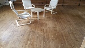 Smrková dřevěná podlaha s povrchem Bronx. Více na www.exclusivefloors.cz.