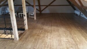Smrková dřevěná podlaha s povrchem Bronx. Více na www.exclusivefloors.cz. – fotka 2 z realizace Exclusive Floors