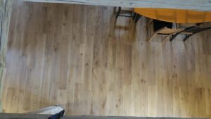 Smrková dřevěná podlaha s povrchem Bronx. Více na www.exclusivefloors.cz. – fotka 8 z realizace Exclusive Floors