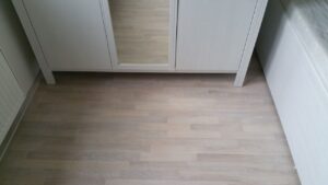 Renovujeme staré zašlé dřevěné podlahy. Ukázky z poslední renovace dřevěných parket, povrch White plains…. info na ……