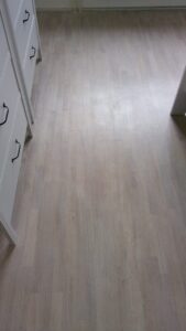 Renovujeme staré zašlé dřevěné podlahy. Ukázky z poslední renovace dřevěných parket, povrch White plains…. info na ……