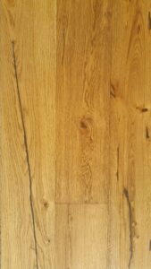 Dřevěná podlaha Dub rustic s povrchovou vodě odolnou úpravou je vhodná do stylově zařízených interiérů, restaurace ne… –…