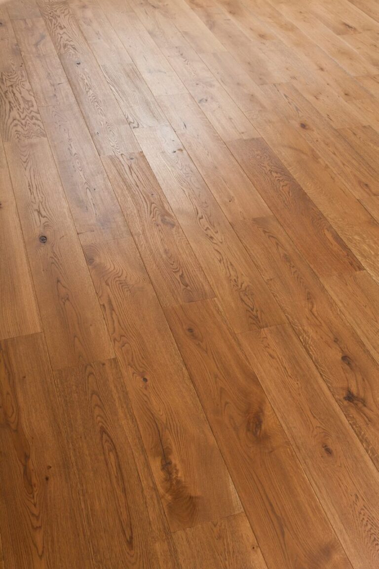 Dřevěná podlaha Exclusive floors Dub přírodní rustik s voděodolnou ochranou. Dřevěné podlahy máme skladem. Akční ceny… –…