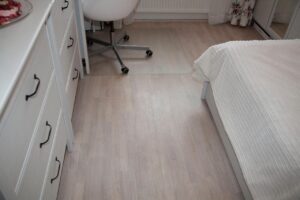 Ze starých parket po renovaci opět nová podlaha… http://exclusivefloors.cz/renovace-drevene-podlahy/ – fotka 2 z…