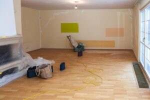 Renovace dřevěné třívrstvé podlahy buk s povrchovou úpravou zátěžový lak – http://exclusivefloors.cz/renovace-…