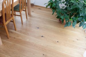 Dřevěná podlaha Exclusive floors dub Natural ve stylovém interiéru. – fotka 10 z realizace Exclusive Floors