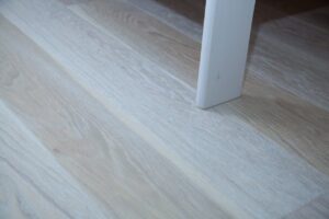 Moderní provedení dětského pokoje s dřevěnou podlahou White Plains – www.exclusivefloors.cz. – fotka 8 z realizace…