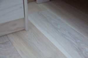 Moderní provedení dětského pokoje s dřevěnou podlahou White Plains – www.exclusivefloors.cz. – fotka 9 z realizace…