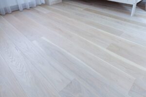 Moderní provedení dětského pokoje s dřevěnou podlahou White Plains – www.exclusivefloors.cz. – fotka 12 z realizace…