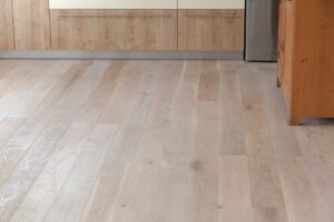 Dřevěná podlaha Exclusive floors Dub přírodní rustik s voděodolnou ochranou. Dřevěné podlahy máme skladem. Akční ceny… –…