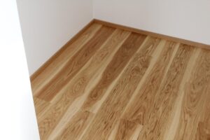 Dřevěná podlaha Dub natur select patří mezi klasické dřeviny a svoji kresbou zpříjemní interiér budovy. – fotka 16 z…