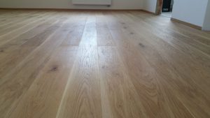 Dřevěná podlaha Exclusive floors Dub přírodní rustik s voděodolnou ochranou. Dřevěné podlahy máme skladem. Akční ceny… –…