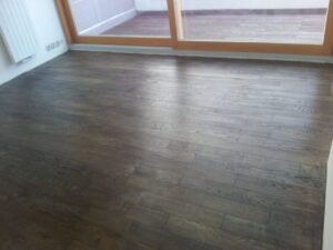 Renovujeme dřevěné podlahy v Praze a okolí. Renovace provádíme broušením nebo kartáčováním. Profesionální podlaháři s… –…